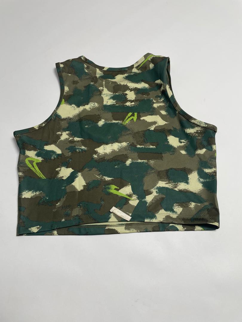 Crop Top Nike Femme Camouflage Vert avec Logos Jaune Fluo