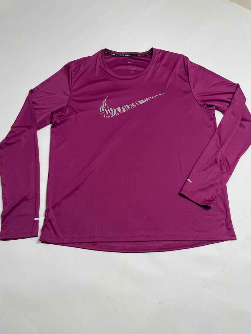 T-Shirt Nike Femme Magenta Manches Longues avec Logo Swoosh Zébré