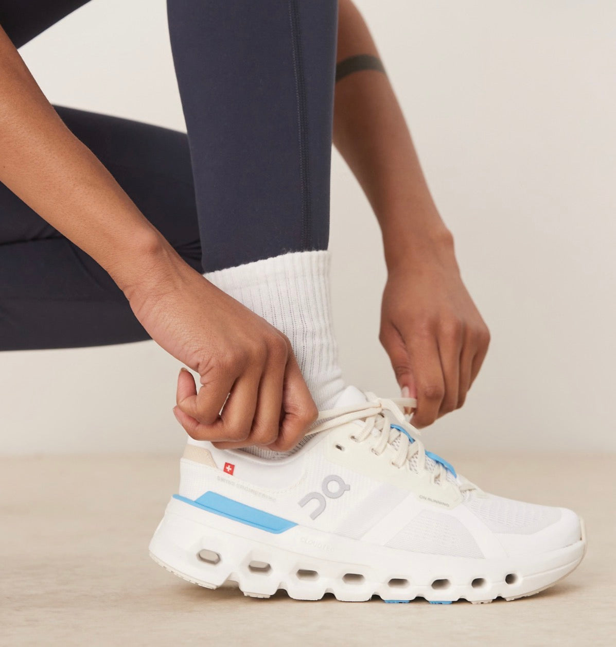 On Running Cloudrunner - Chaussures Running Femme Blanc/Turquoise