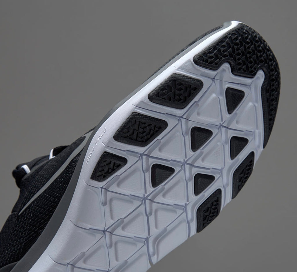 Nike Free Trainer V7 Noires et Blanches