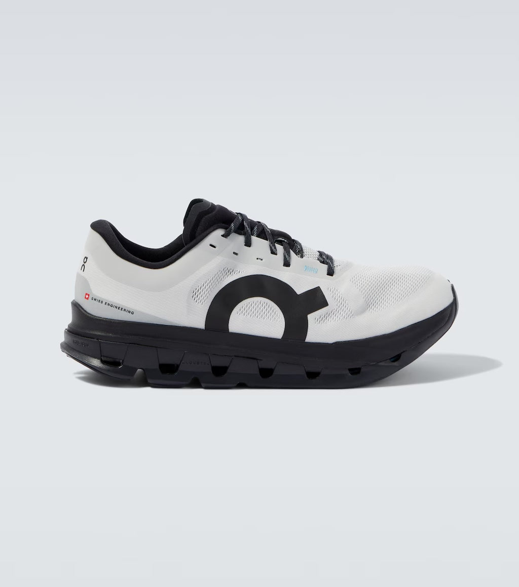 Chaussure On Running Cloudultra Blanc Noir Swiss Engineering