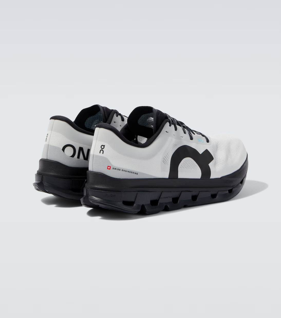 Chaussure On Running Cloudultra Blanc Noir Swiss Engineering