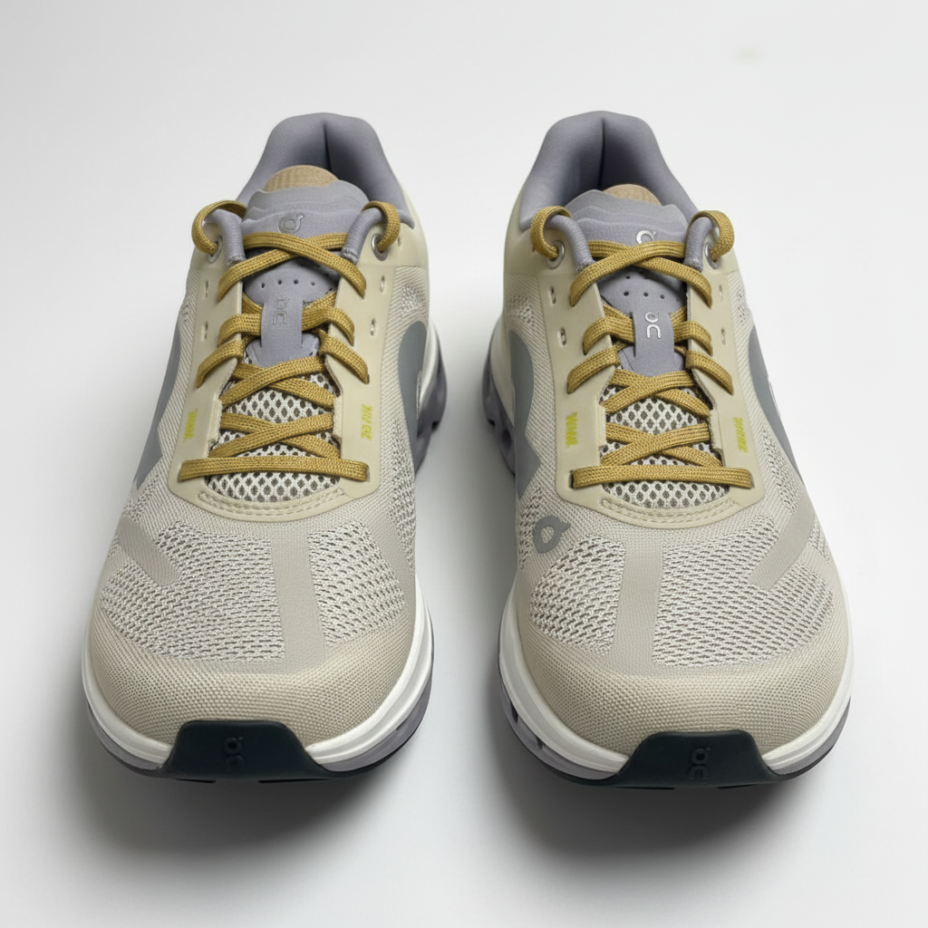 Chaussures On Running beige et grises - Vue de face