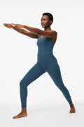 Femme athlétique portant legging Lululemon Align