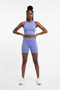 Mannequin africaine portant le short Nike bleu lavande - Vue de face