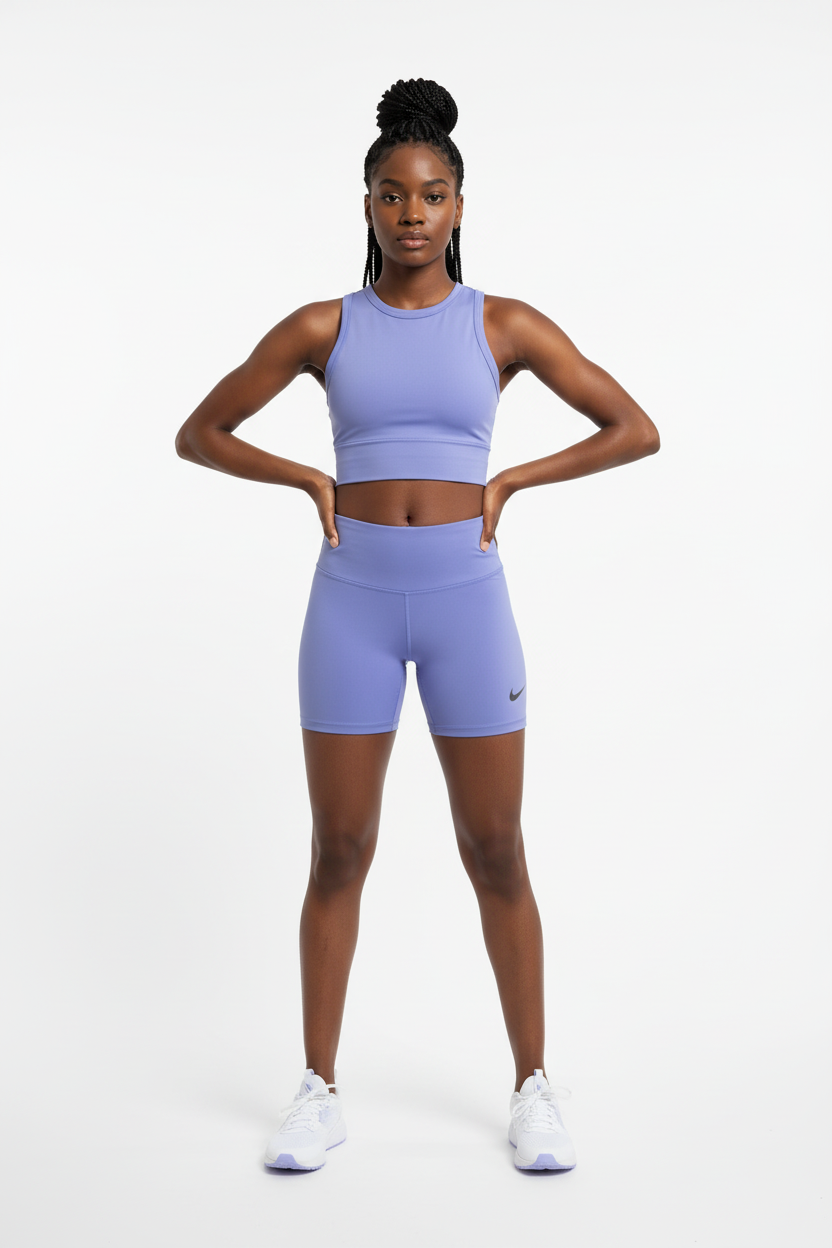 Mannequin africaine portant le short Nike bleu lavande - Vue de face
