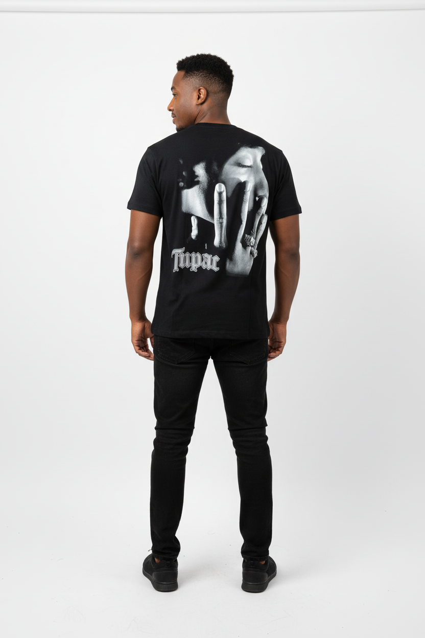 Mannequin africain portant le t-shirt Tupac noir - Vue de dos