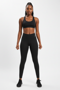 Mannequin africaine portant le legging Jordan noir - Vue de face