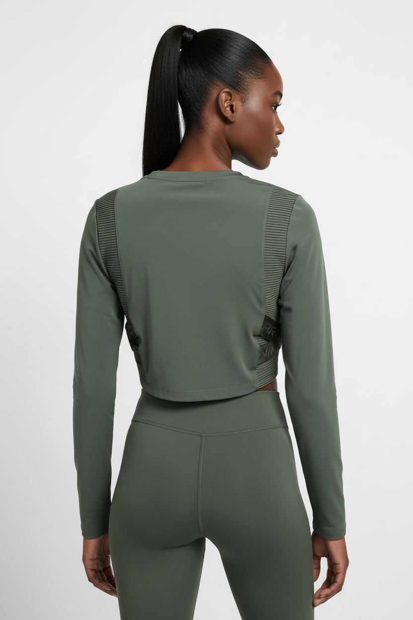 Mannequin femme avec crop top Nike Pro vert kaki moulant - Vue de dos