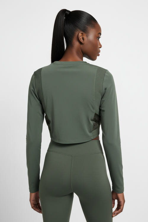 Mannequin femme avec crop top Nike Pro vert kaki moulant - Vue de dos