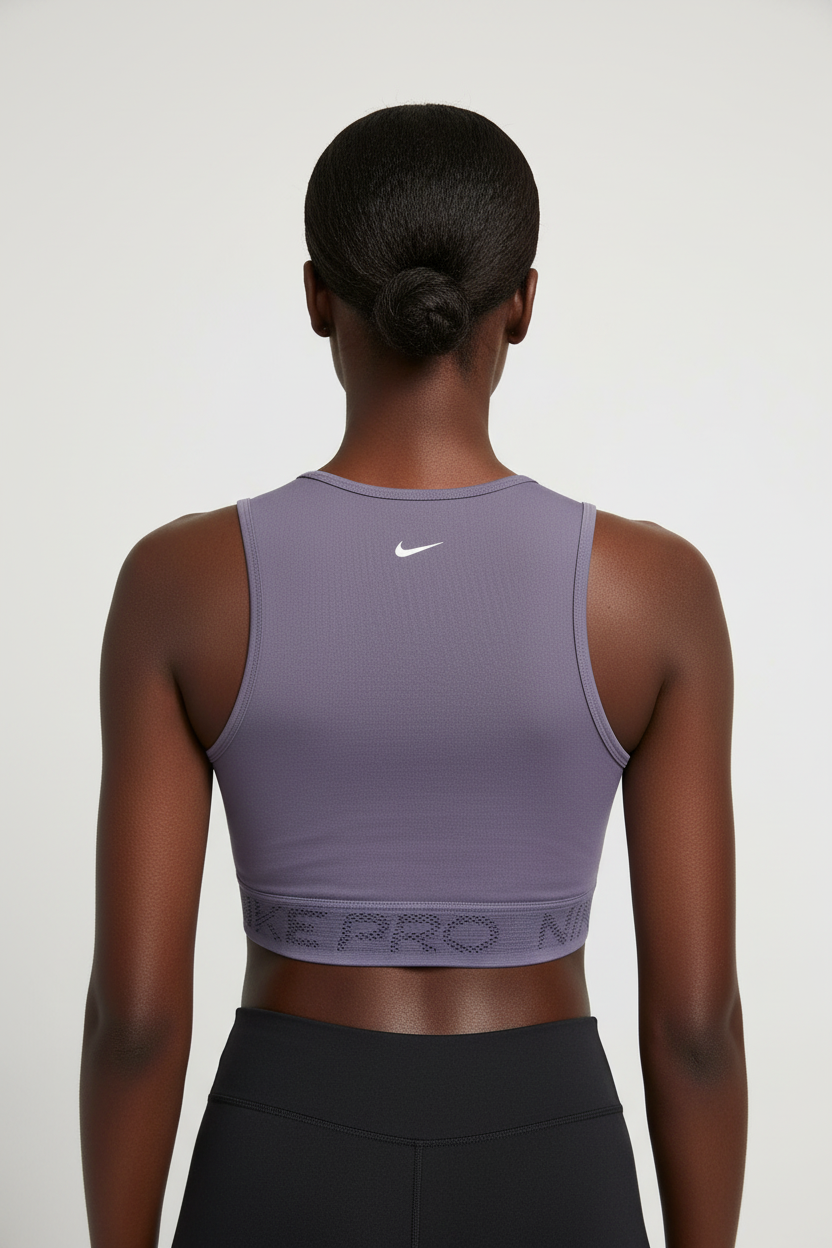 Mannequin femme avec crop top Nike Pro violet - Vue de dos