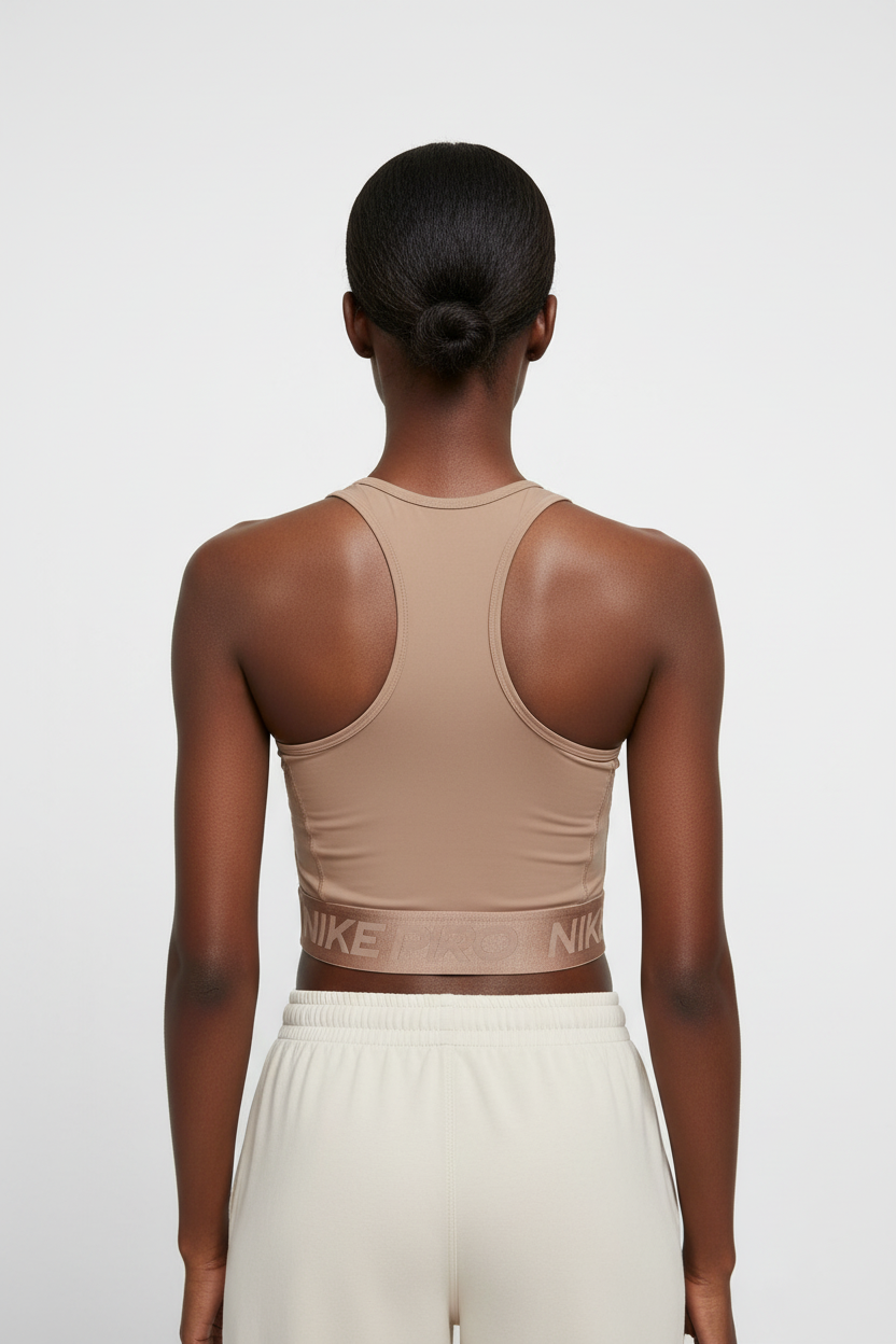 Mannequin femme avec débardeur Nike beige - Vue de dos