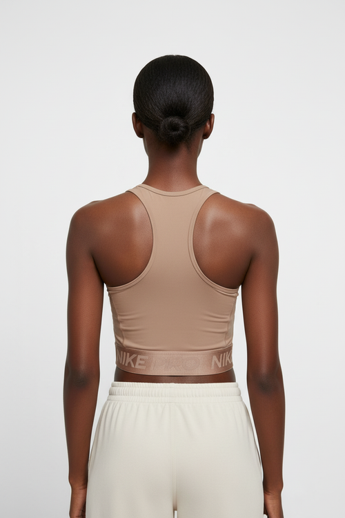 Mannequin femme avec débardeur Nike beige - Vue de dos