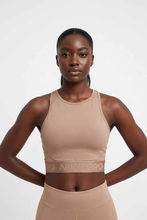Mannequin femme avec débardeur Nike beige - Vue de face