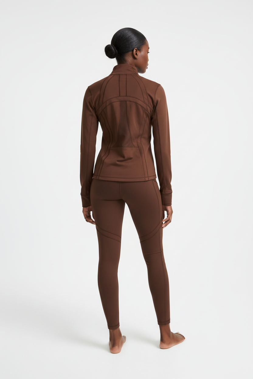 Mannequin femme avec ensemble Lululemon marron - Vue de dos