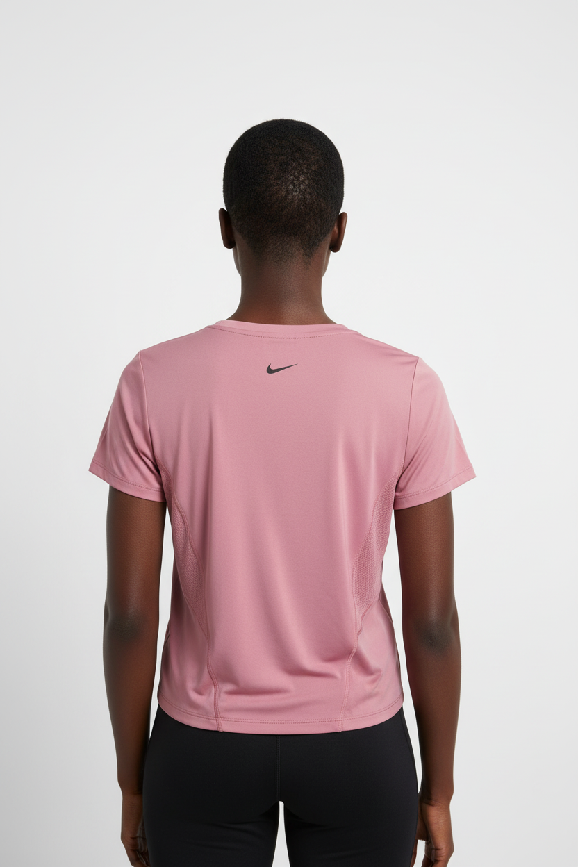 Mannequin femme avec t-shirt Nike rose - Vue de dos