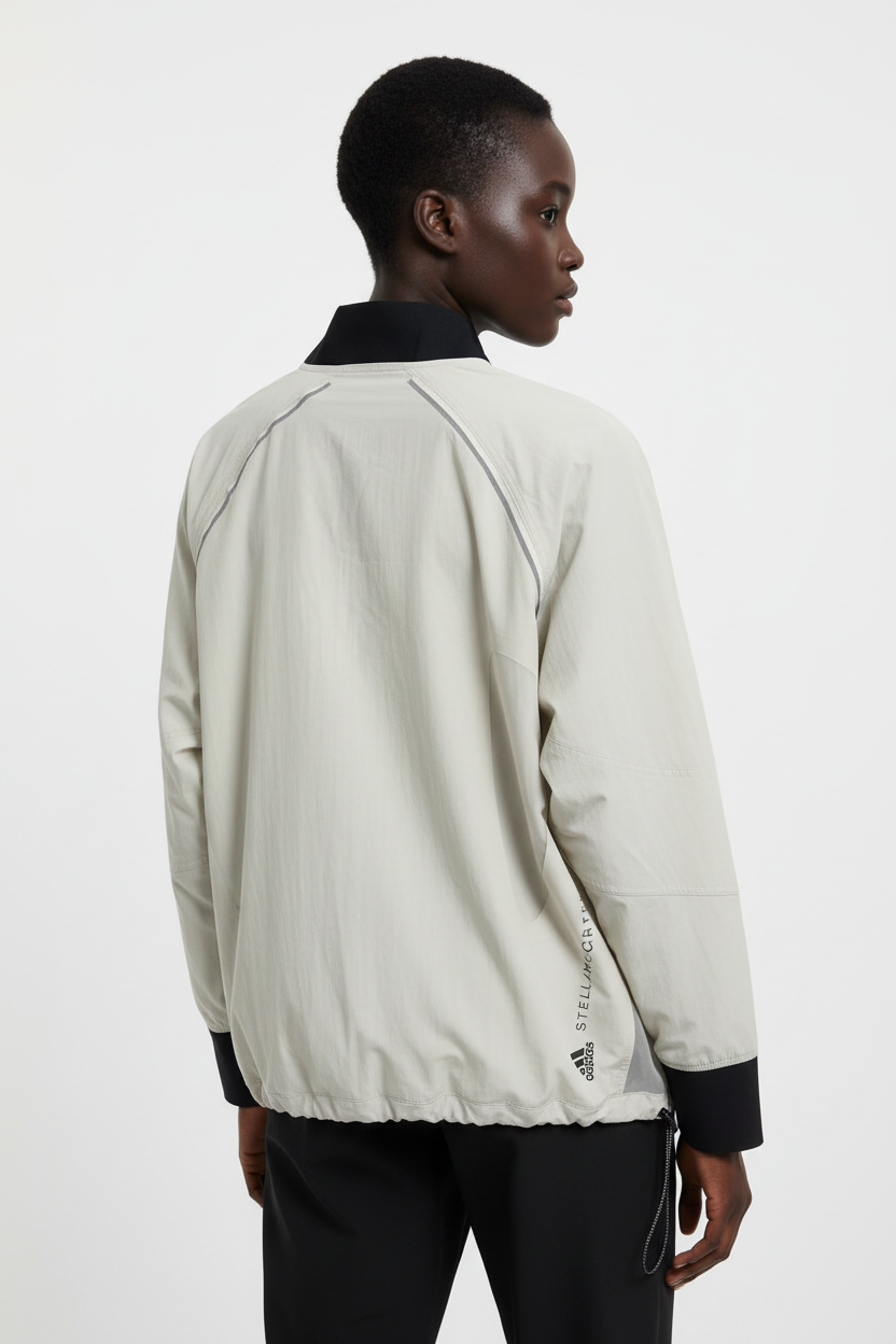 Mannequin femme avec veste Adidas Stella McCartney beige - Vue de dos