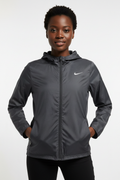 Mannequin femme avec veste Nike grise - Vue de face