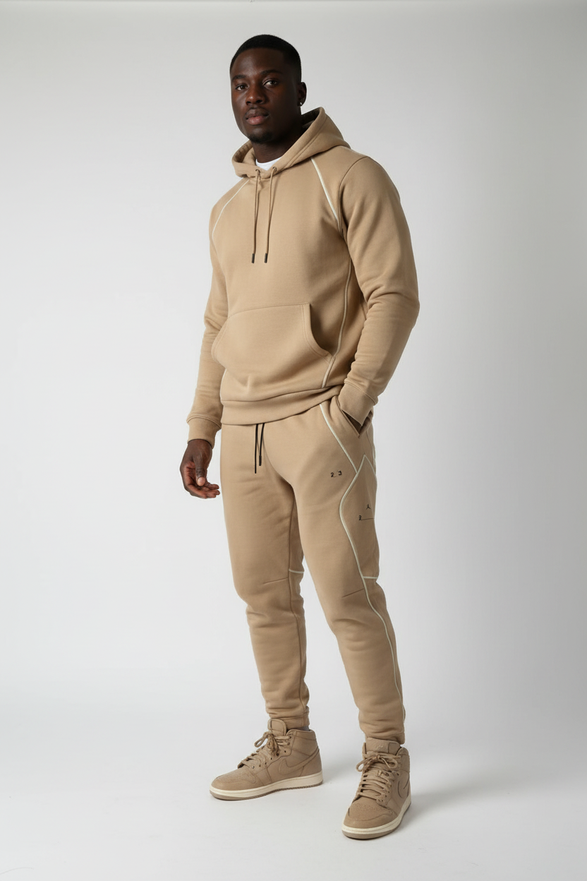 Mannequin streetwear portant le pantalon beige réfléchissant - Pose 1