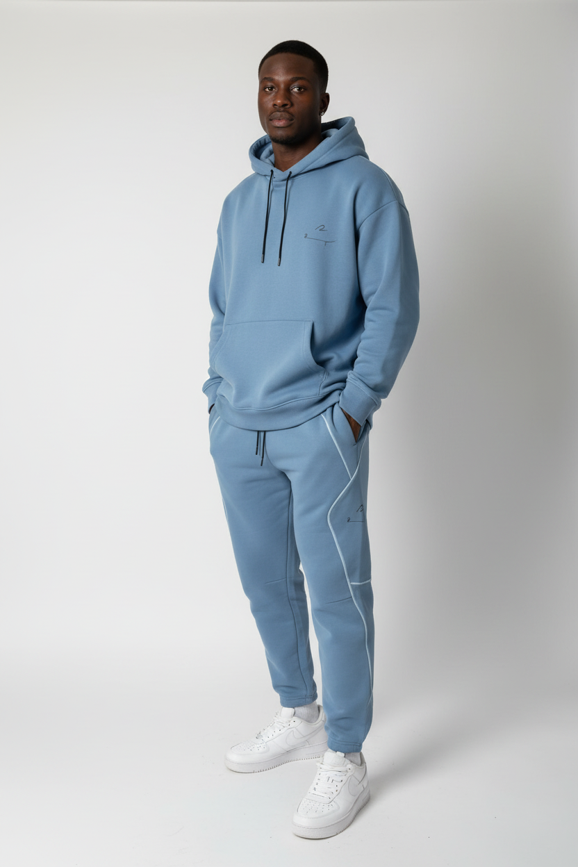 Mannequin streetwear portant le pantalon bleu réfléchissant - Pose 1